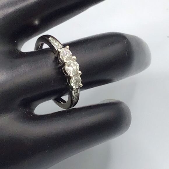 14K White Gold Diamond Band Ring .50CT 7 Round Stones Size 7 - Picture 9 of 11